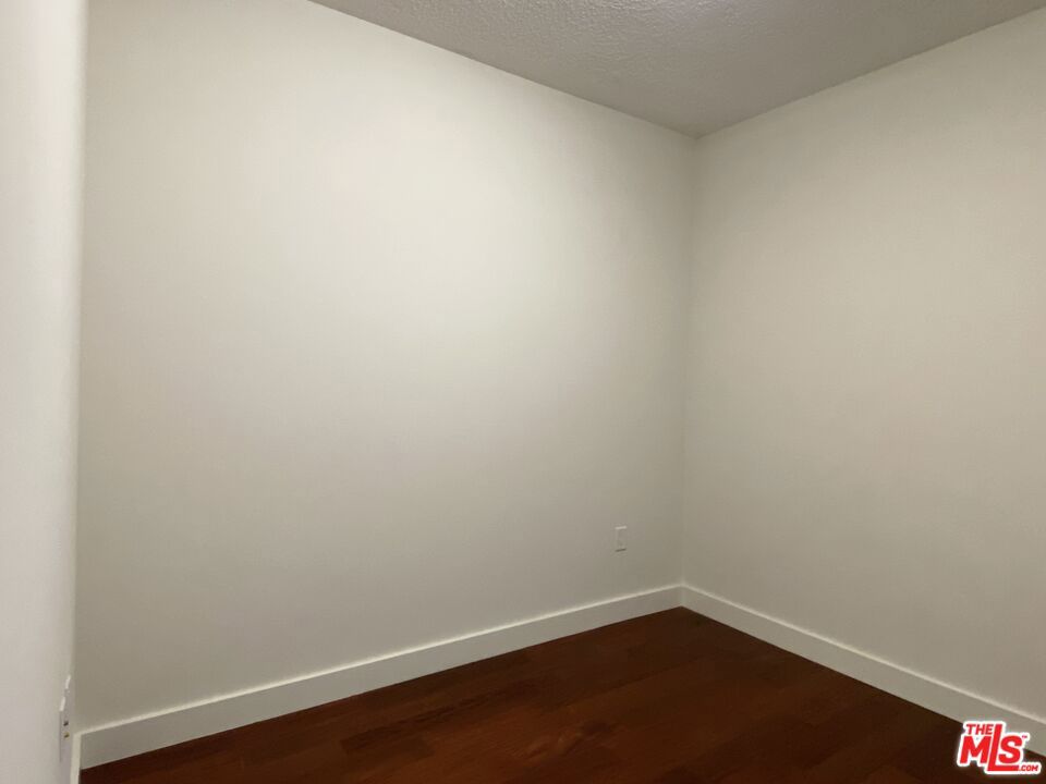 https://media.crmls.org/mediaz/c945574c-9ffe-4d12-ac85-7f2d6b17d677.jpg?preset=X-Large