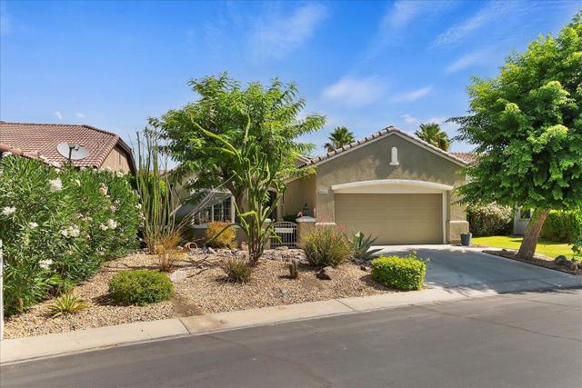 80536 Hoylake Drive, Indio CA: https://media.crmls.org/mediaz/c94598a1-aa33-4cbe-8691-aadf76a60176.jpg
