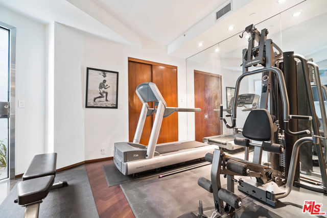 1742 Viewmont Drive, Los Angeles CA: https://media.crmls.org/mediaz/c945c332-571a-4dda-8a08-64f18b8163ef.jpg