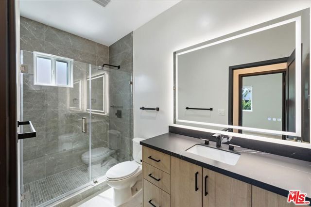 5530 Geer Avenue, Los Angeles CA: https://media.crmls.org/mediaz/c945c61d-7c7d-4ecd-a5ae-c90c10ae874d.jpg