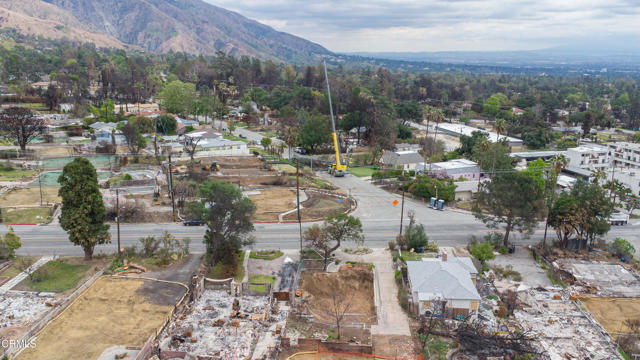 2741 Lake Avenue, Altadena CA: https://media.crmls.org/mediaz/c94665fe-a79b-4e56-abd2-30d78595bb04.jpg