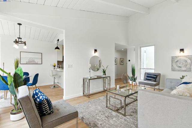 100 Byrne St, Daly City CA: https://media.crmls.org/mediaz/c9469546-cac1-4f84-ac08-cbf5d24f5e22.jpg