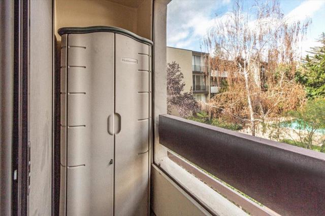 410 Sheridan Avenue, Palo Alto CA: https://media.crmls.org/mediaz/c94708b0-1daf-41c8-b111-4d45ea2e7e64.jpg