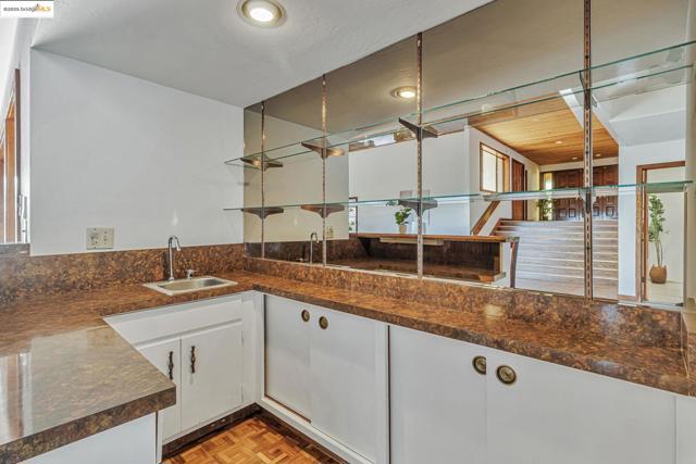 1518 MADERA CT, El Cerrito CA: https://media.crmls.org/mediaz/c9475801-1387-4056-96ab-3bd584553fad.jpg