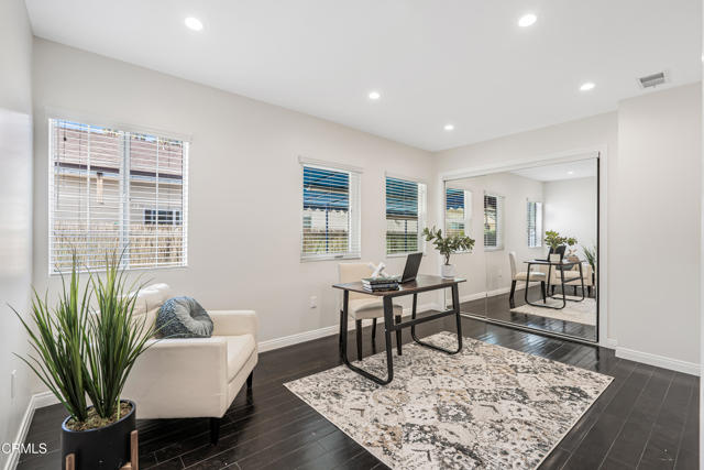 Detail Gallery Image 17 of 37 For 15233 Camarillo St, Sherman Oaks,  CA 91403 - 5 Beds | 4 Baths