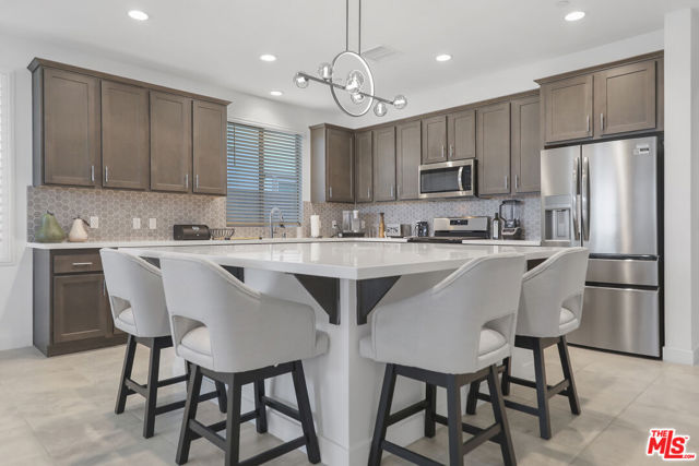 73500 Henri Drive, Palm Desert CA: https://media.crmls.org/mediaz/c9489327-cd28-4335-a9ff-2c9fc691706a.jpg