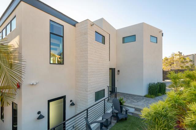 12994 Via Esperia, Del Mar CA: https://media.crmls.org/mediaz/c948d460-4463-48fa-8248-76eded296d23.jpg