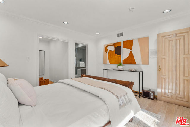 2103 N Hobart Boulevard, Los Angeles CA: https://media.crmls.org/mediaz/c94903d0-5ee1-496b-b78c-26e1ba04c109.jpg