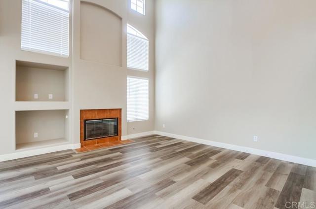 4620 Los Alamos Way, Oceanside CA: https://media.crmls.org/mediaz/c94a1219-8486-4c44-a6f2-7206d1396c7c.jpg