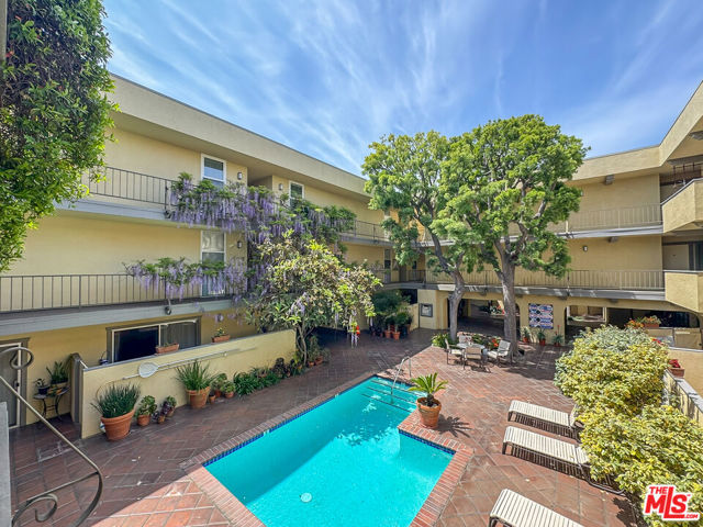 2311 4th Street, Santa Monica CA: https://media.crmls.org/mediaz/c94a83ad-783a-456c-a899-98fd98f94cfb.jpg