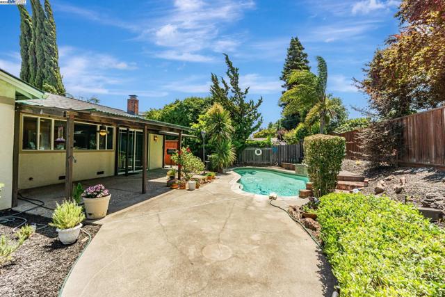 36 Barcelona Ct, Danville CA: https://media.crmls.org/mediaz/c94ade68-8e4e-40ee-80fe-bc517e33f6b7.jpg