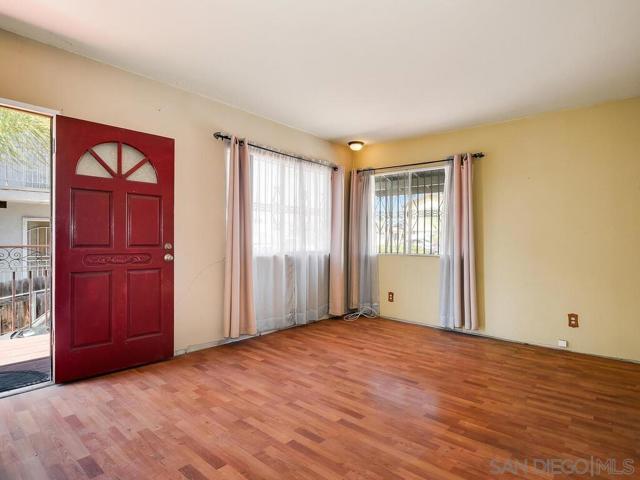1212 Fifth Ave, Chula Vista CA: https://media.crmls.org/mediaz/c94b4fdc-aed8-4b90-a0b8-8b16b33ad927.jpg