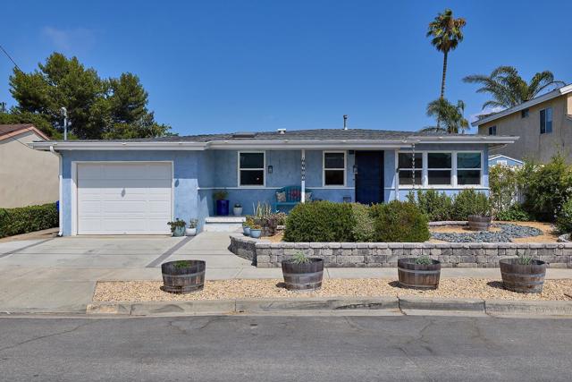 3703 Tomahawk Ln, San Diego CA: https://media.crmls.org/mediaz/c94b8db9-d07e-42c0-bb1e-caea71ec1d80.jpg