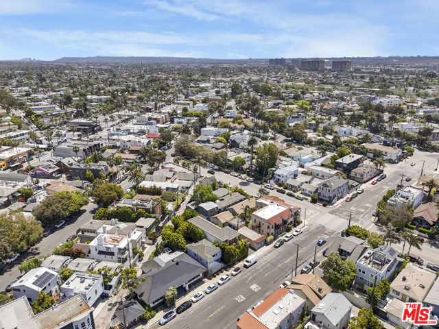 1300 Riviera Avenue, Venice CA: https://media.crmls.org/mediaz/c94b9c2a-5b18-4abe-8752-afc5111a03b2.jpg