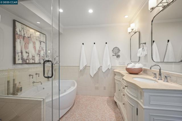3 Green Valley Ct, Danville CA: https://media.crmls.org/mediaz/c94c0318-1bb4-419f-abd5-e8ce92b346e8.jpg