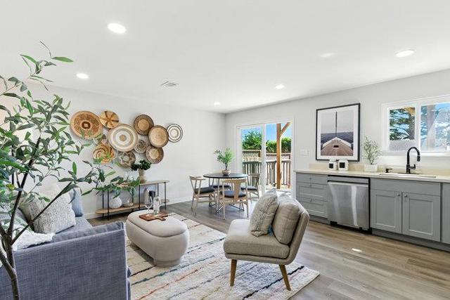730 Sierra Street, Moss Beach CA: https://media.crmls.org/mediaz/c94c0e46-d4c4-41a6-a45b-f429d2431f25.jpg