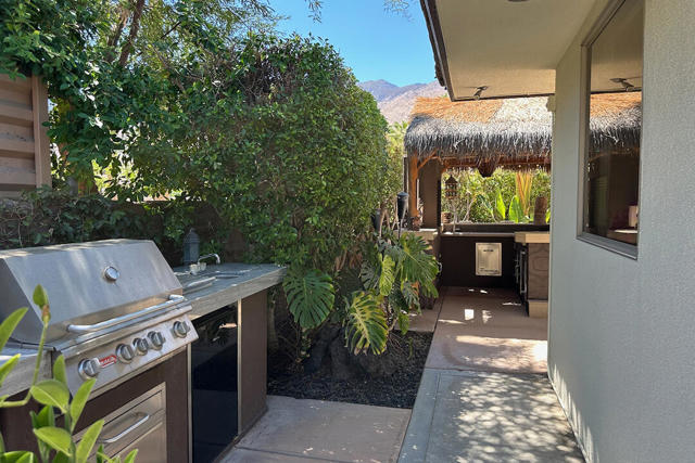 1311 Fuego Circle, Palm Springs CA: https://media.crmls.org/mediaz/c94c3887-c345-4927-87b5-42cf88fd604c.jpg