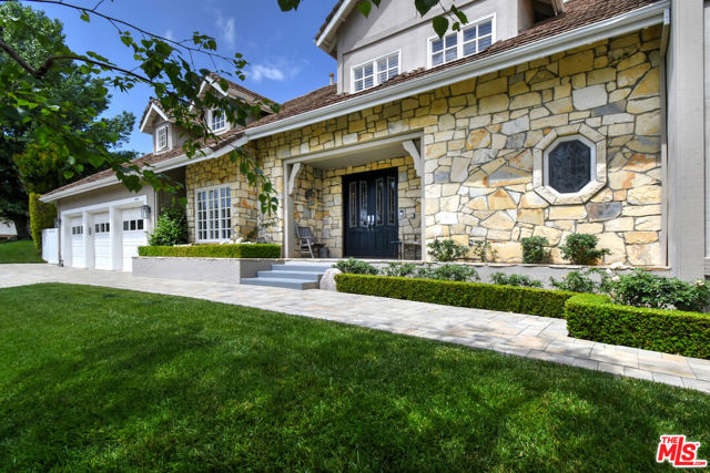 5449 S Rim Street, Thousand Oaks CA: https://media.crmls.org/mediaz/c94d0bef-28fb-4318-97aa-a27bf56eba21.jpg