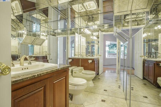 3 BLACKHAWK CLUB CT, Danville CA: https://media.crmls.org/mediaz/c94d1f23-dd08-4b55-b260-5827c434013f.jpg