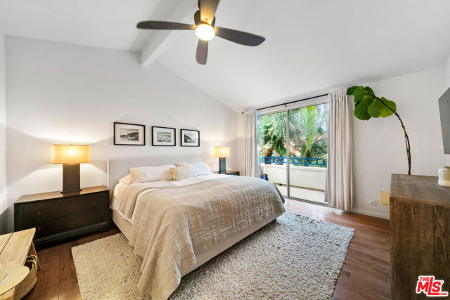 6477 Zuma View Place, Malibu CA: https://media.crmls.org/mediaz/c94d75fa-8d10-4e06-81df-9a1fa40c1720.jpg