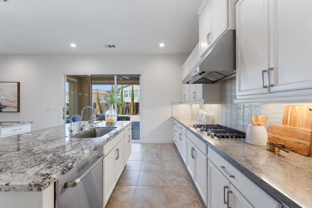 7152 Aubrey Way, Dublin CA: https://media.crmls.org/mediaz/c94da1d7-82ea-47be-8fa0-60533359dc4b.jpg