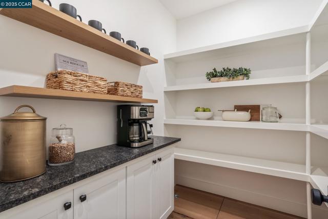 267 Valle Vista Dr, Danville CA: https://media.crmls.org/mediaz/c94dd9bd-a9a2-473a-aabc-a22fdaf90c08.jpg