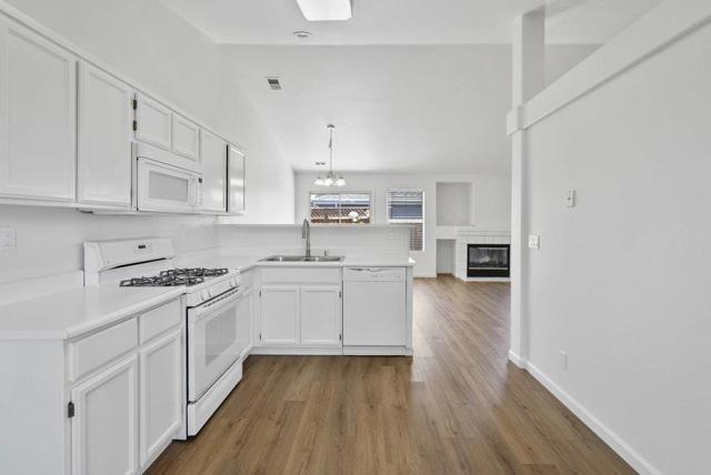 2301 Valley View Road, Hollister CA: https://media.crmls.org/mediaz/c94de7fb-f949-4396-a513-b371bf1bbc2b.jpg
