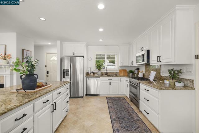 3937 Majestic Dr, Concord CA: https://media.crmls.org/mediaz/c9504fac-1ebe-42ea-9c8a-d3dbe891d29f.jpg