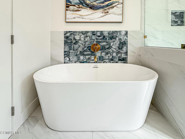 7530 Gaviota Avenue, Lake Balboa CA: https://media.crmls.org/mediaz/c95086bb-da88-4ef7-9dac-8220316051c7.jpg