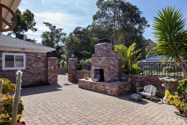 27302 Highway 1, Carmel CA: https://media.crmls.org/mediaz/c950b97a-aa85-47ee-b88a-2337e39d3834.jpg