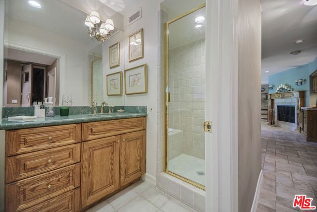 2660 Carman Crest Drive, Los Angeles CA: https://media.crmls.org/mediaz/c951414e-f5b2-41f8-8d1d-f4f4db664da0.jpg