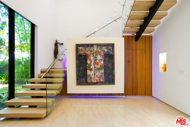 619 N Harper Avenue, Los Angeles CA: https://media.crmls.org/mediaz/c9515361-3c1d-4c5e-8fad-a32b40f782d5.jpg