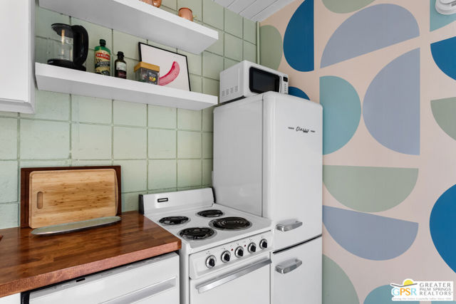 1111 E Palm Canyon Drive, Palm Springs CA: https://media.crmls.org/mediaz/c9516bdf-aed7-4d84-8e54-dcadba1b87f2.jpg