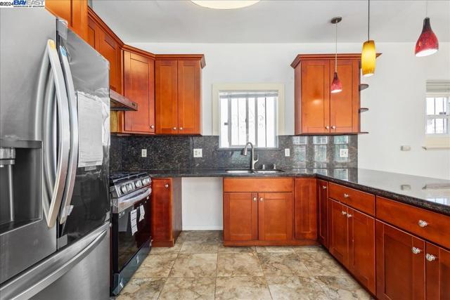 Image 4 of 22 For 913 35th Ave