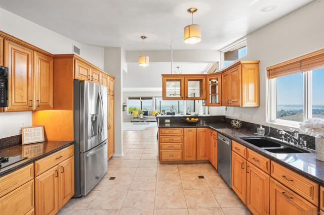 3539 Mount Laurence Dr, San Diego CA: https://media.crmls.org/mediaz/c951b21c-e2d6-4ade-ab78-2210b2d8791c.jpg