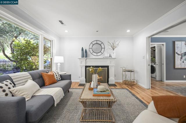 3 Green Valley Ct, Danville CA: https://media.crmls.org/mediaz/c9521c4e-5927-4cb6-89dd-de7af794dfb3.jpg