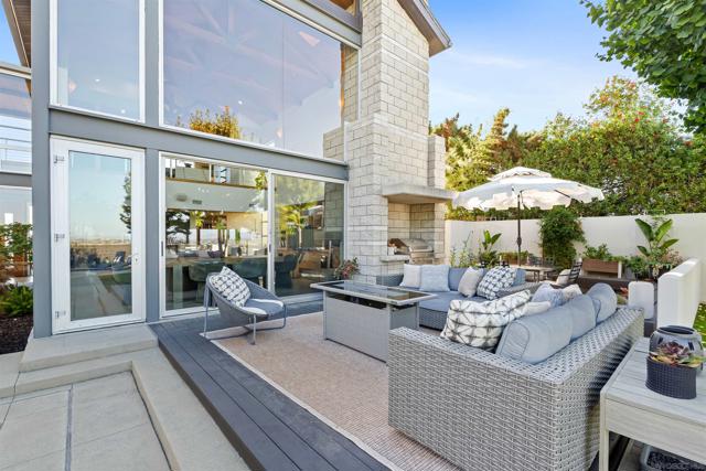 5259 Pacifica Dr, San Diego CA: https://media.crmls.org/mediaz/c95261a9-13b1-418b-b797-9e21c24d067c.jpg
