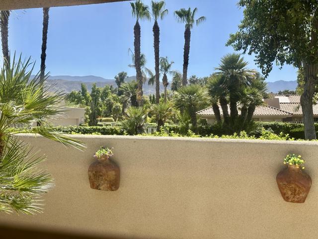 212 S Kavenish Drive, Rancho Mirage CA: https://media.crmls.org/mediaz/c952c486-ea3d-4373-9b06-2690f66dacea.jpg
