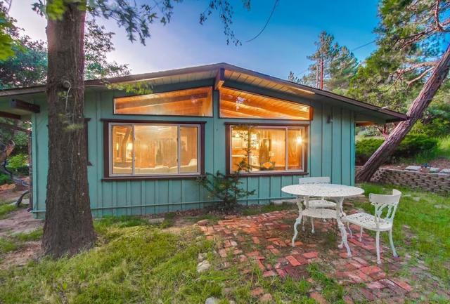 3233 Salton Vista Drive, Julian CA: https://media.crmls.org/mediaz/c9537f06-bff7-4fad-a57e-ffacf7a4ea51.jpg