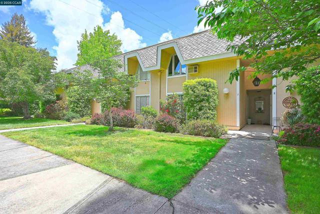 3434 Tice Creek Dr, Walnut Creek CA: https://media.crmls.org/mediaz/c9539cd2-01c5-41d5-852d-c73224efa70a.jpg