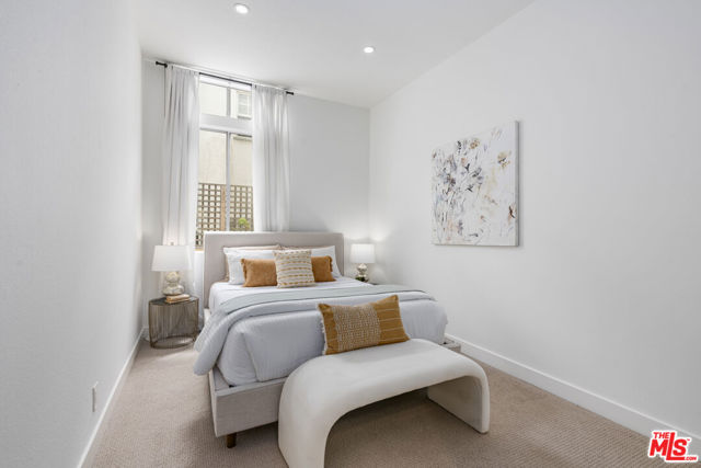 350 S Spalding Drive, Beverly Hills CA: https://media.crmls.org/mediaz/c953b717-d0d1-4c7f-9056-211e517cba20.jpg