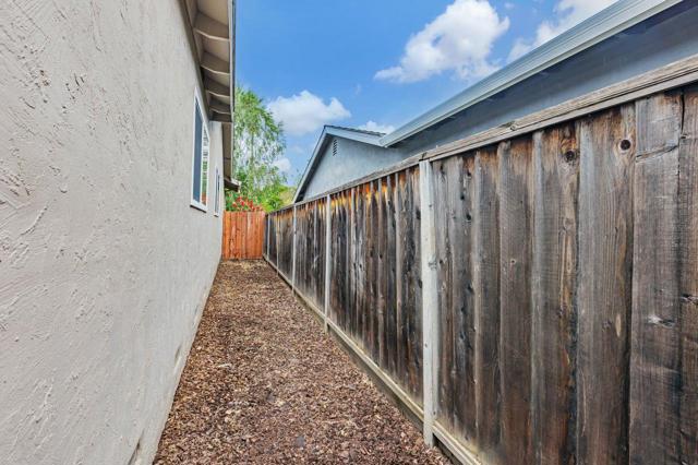 758 Pearlwood Way, San Jose CA: https://media.crmls.org/mediaz/c953c36b-c3d2-4714-9168-d7c3e37cc27c.jpg