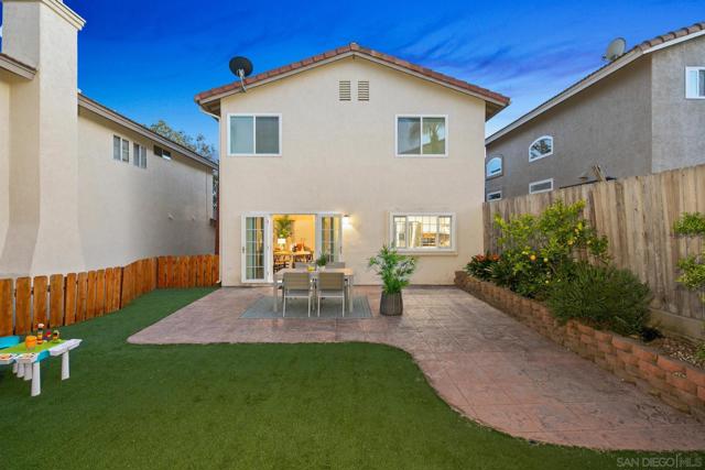 1614 Wesley Way, Vista CA: https://media.crmls.org/mediaz/c9546809-1a4d-402c-bf7a-e58966343f6c.jpg
