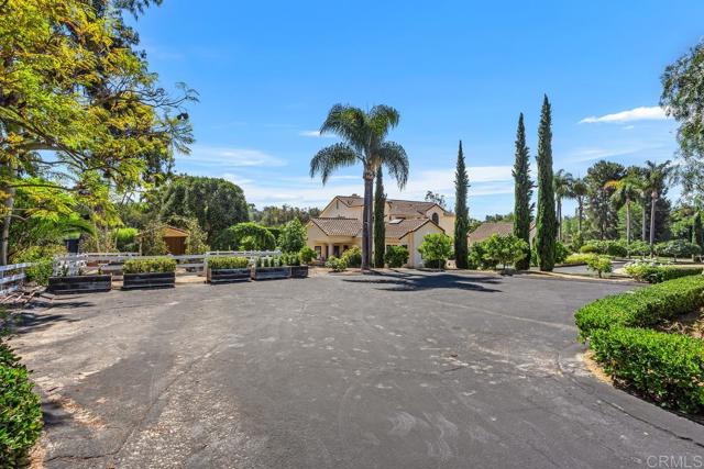 3433 Western Springs Rd, Encinitas CA: https://media.crmls.org/mediaz/c9549516-a8ec-4cd0-8c15-0b7f37ca7e0d.jpg