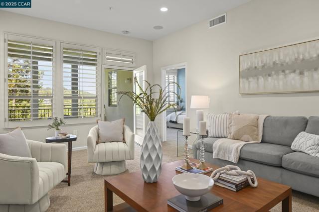 5954 Autumnwood Dr, Walnut Creek CA: https://media.crmls.org/mediaz/c954d52d-045e-4501-bc9a-53a35574c641.jpg
