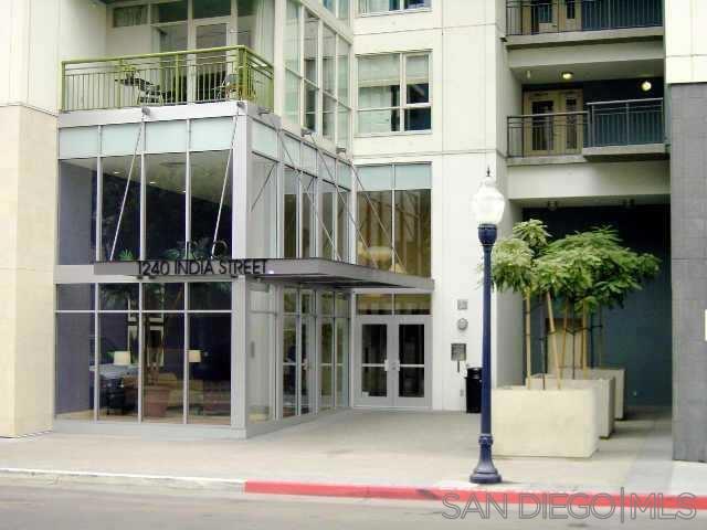 1240 India St, San Diego CA: https://media.crmls.org/mediaz/c9554572-c414-4ea1-a0d9-fc80e79b8d87.jpg