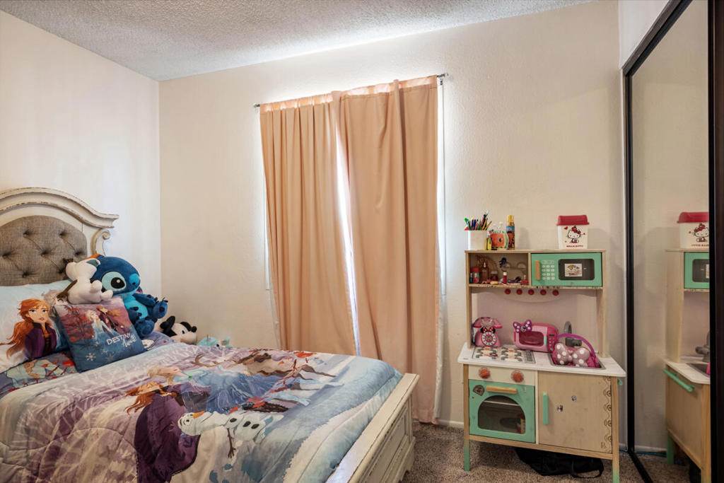 https://media.crmls.org/mediaz/c955f073-08bf-4e4f-b8e3-91d2c66cbe08.jpg?preset=X-Large
