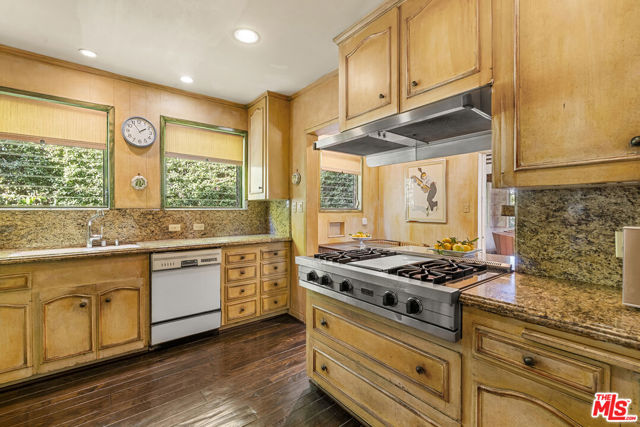 Drew Fenton | 334 N Carmelina Avenue Los Angeles CA | MLS: 7014320