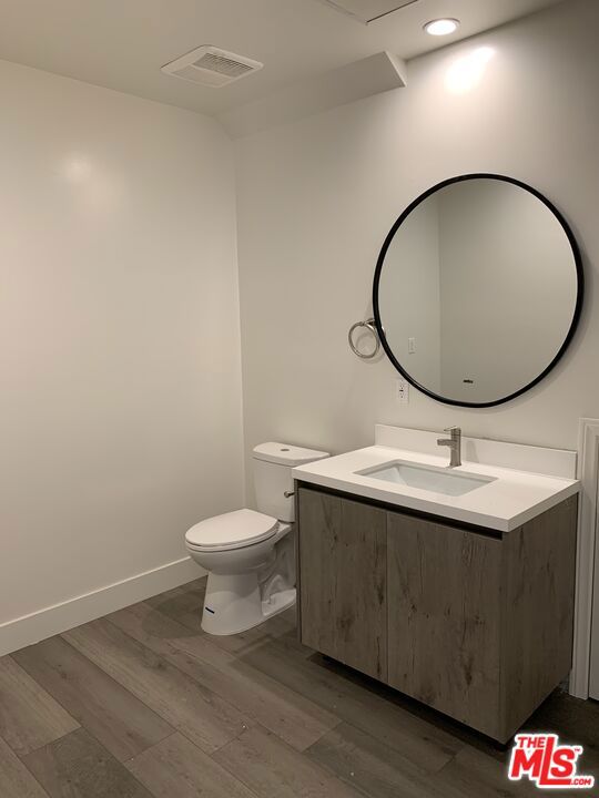 1721 GRANVILLE Avenue, Los Angeles CA: https://media.crmls.org/mediaz/c95675d8-47ac-433e-8756-5df951a3676a.jpg