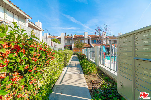 7312 Bright Avenue, Whittier CA: https://media.crmls.org/mediaz/c956f445-aaa4-4999-b00f-c9e237c287b7.jpg